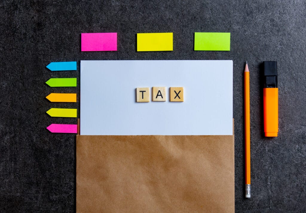 The Ultimate Guide to a Tax Expense Tracker in Canada