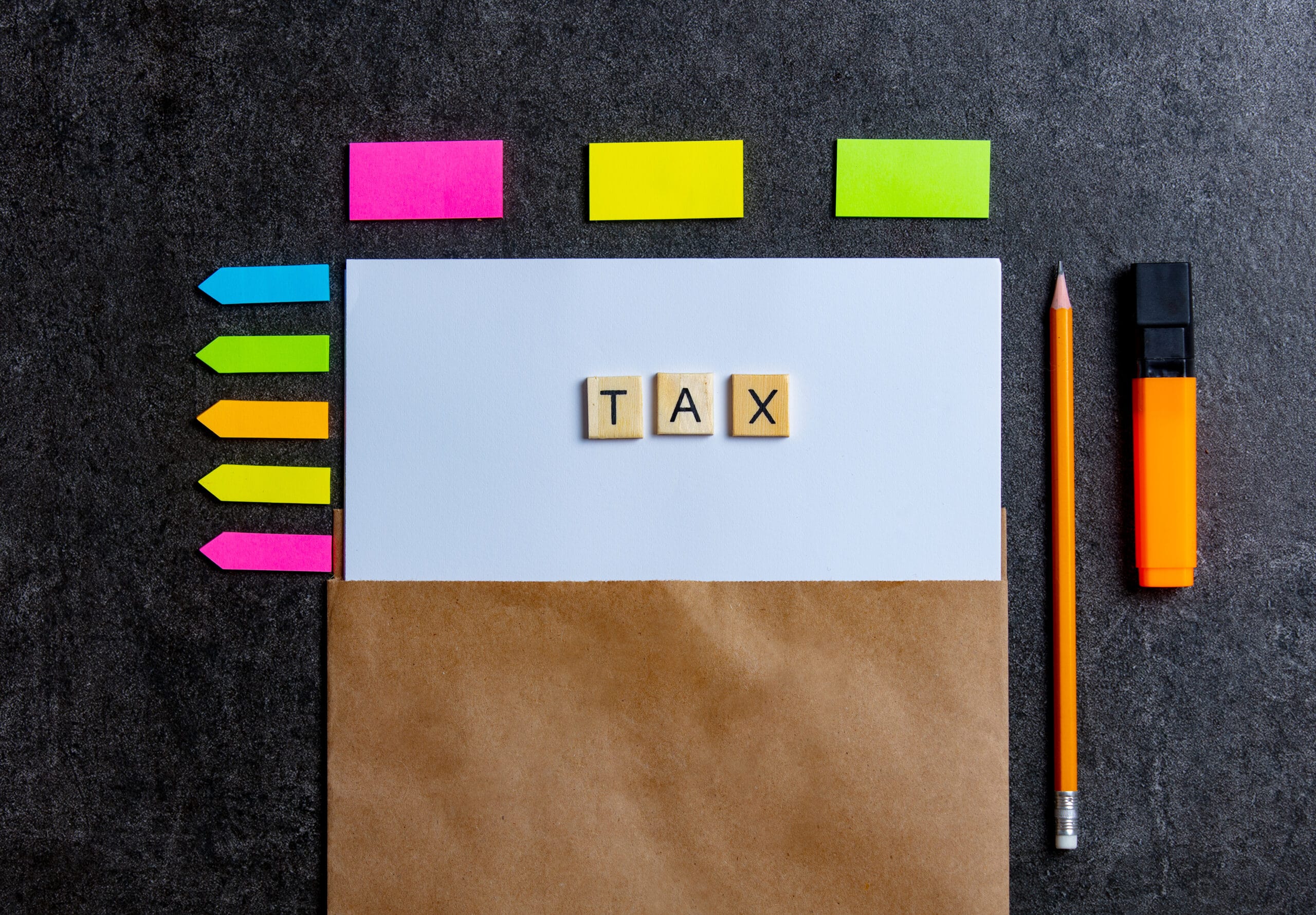 The Ultimate Guide to a Tax Expense Tracker in Canada