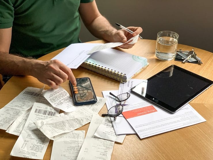 How Tracking Your Expenses Year-Round with Emoh Pay Makes Filing Taxes in Canada So Much Easier